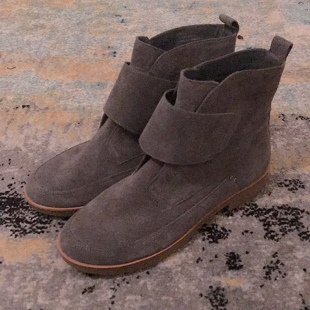 Aerosoles grey suede boots